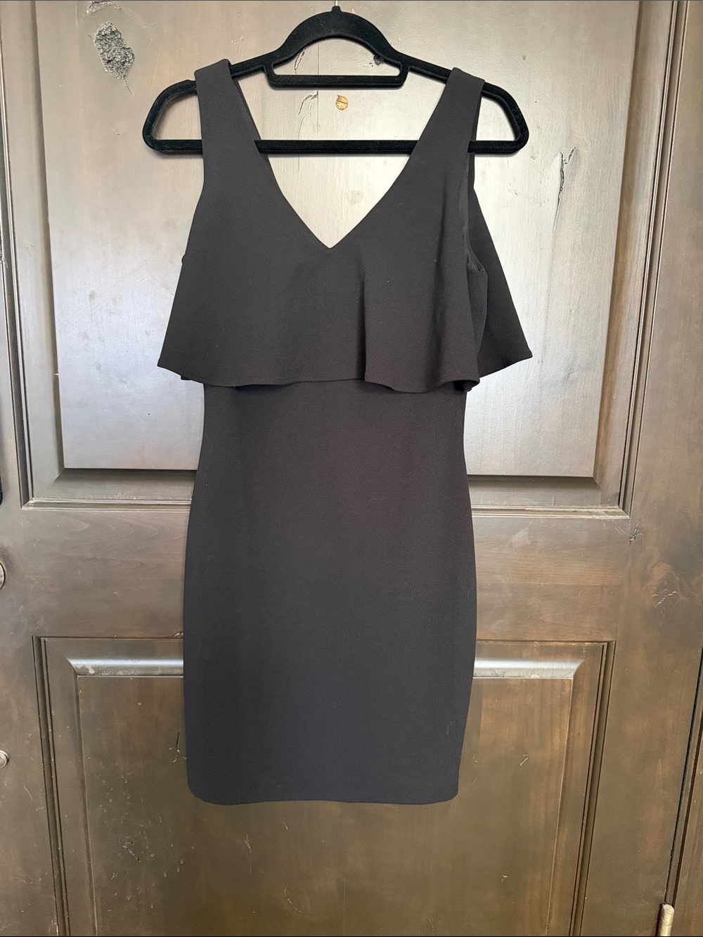 Belle by Badgley Mischka Women's Black V-Neck Ruffle Sheath Dress Size 4
